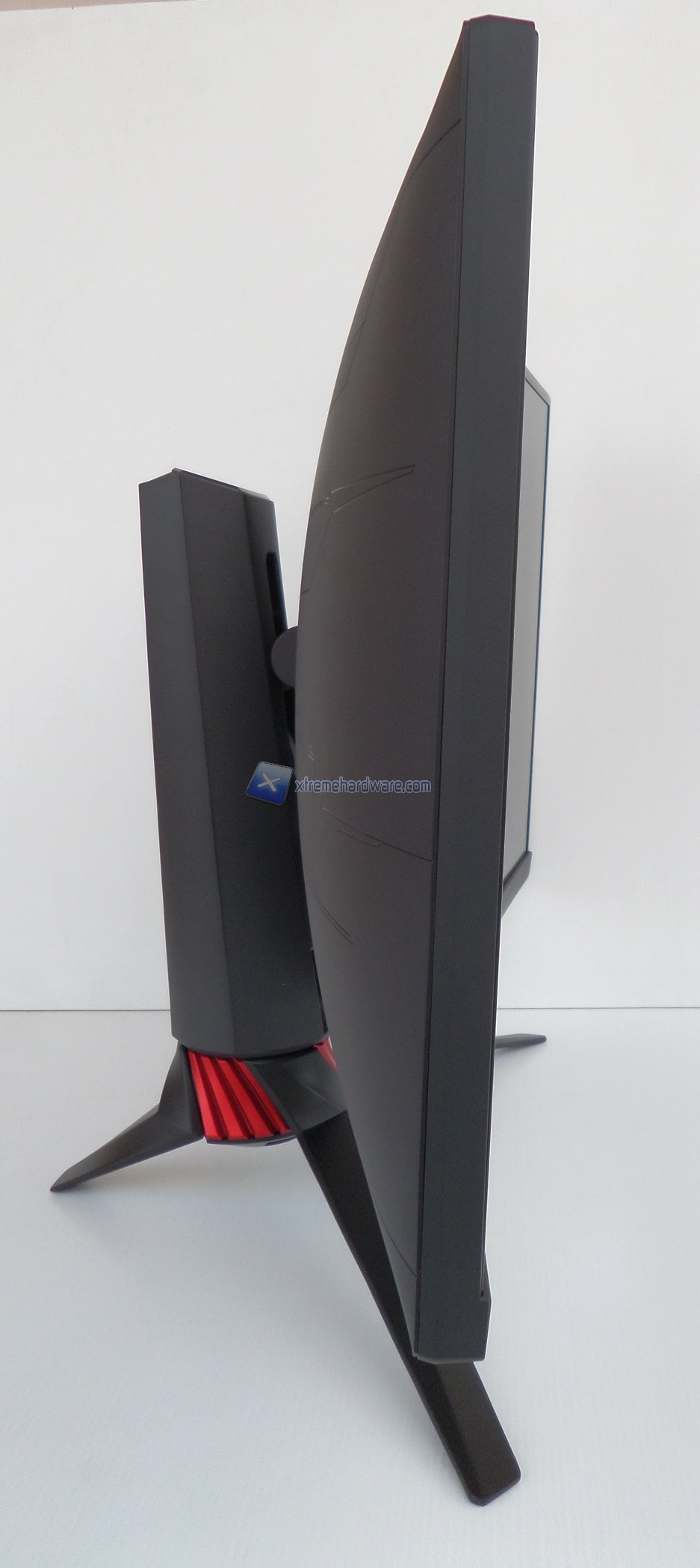 ASUS ROG XG27VQ 17