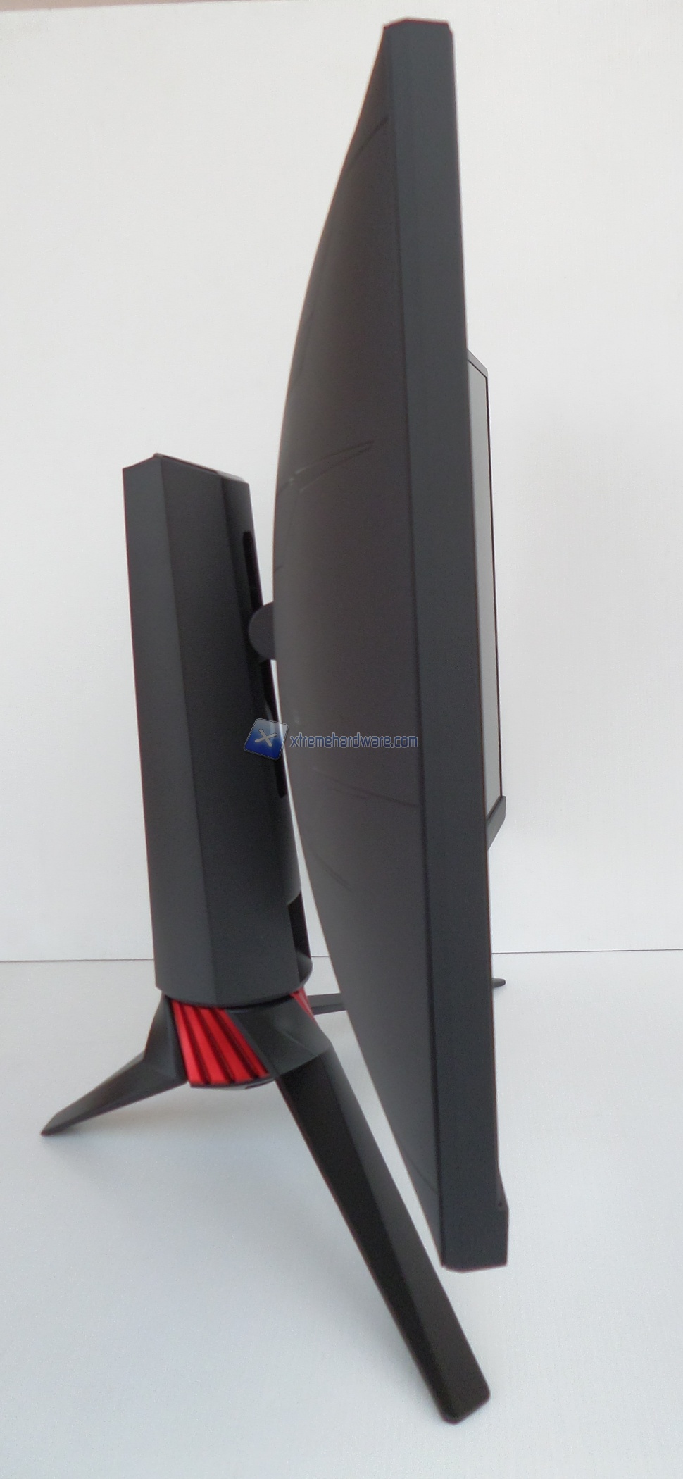 ASUS ROG XG27VQ 17