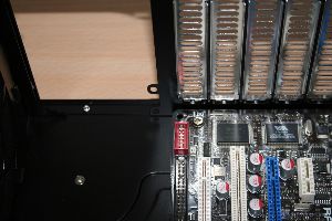 thumb 00114 SILVERSTONE GD08 HTPC XTREMEHARDWARE.COM